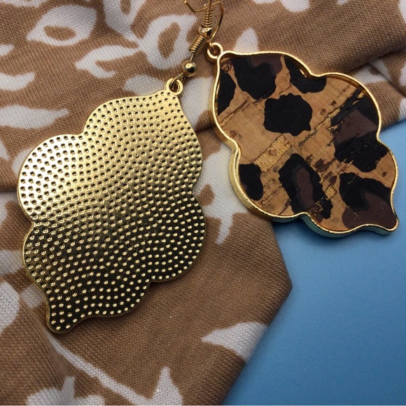 NWT Western Leopard Lightweight Dangle EARRINGS Cork - Picture 2 of 9